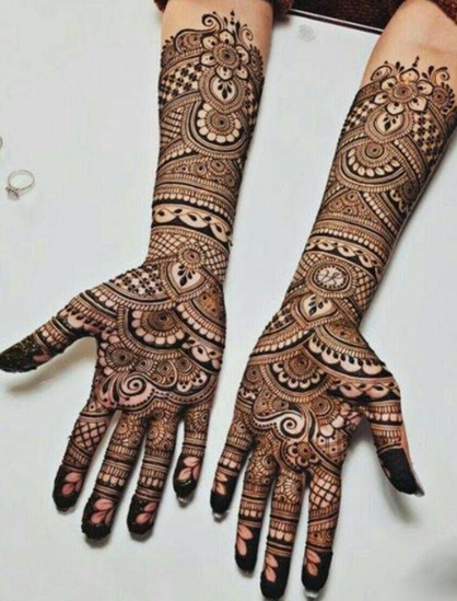 Symmetrical Festive Mehndi Designs 